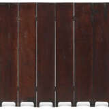 A SMALL TWELVE-PANEL COROMANDEL LACQUER SCREEN - фото 2