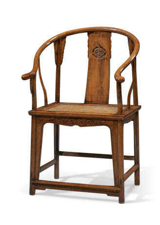 A PAIR OF HUANGHUALI HORSESHOE-BACK ARMCHAIRS - photo 3