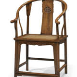 A PAIR OF HUANGHUALI HORSESHOE-BACK ARMCHAIRS - photo 3