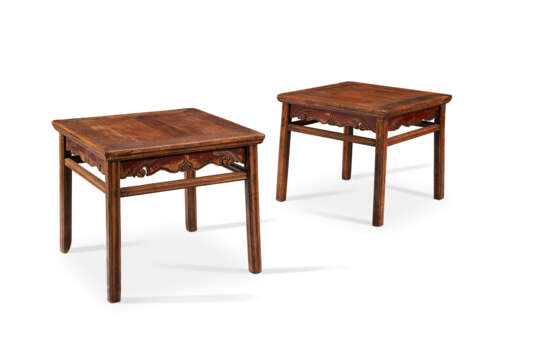 A PAIR OF LACQUERED JUMU STOOLS - фото 2