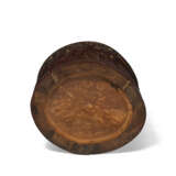 A BAMBOO BRUSH POT CARVED WITH A SCENE OF HORSES AND ATTENDANTS - photo 3
