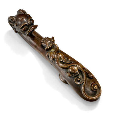 AN INSCRIBED BRONZE BELT HOOK WITH CHILONG - photo 1