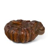 A WOOD CARVED NETSUKE OF SNAKE EMERGING FROM A PUMPKIN - фото 2