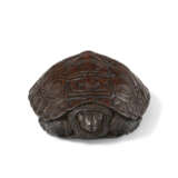 A WOOD CARVED NETSUKE OF A TORTOISE - фото 2