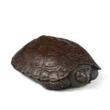 A WOOD CARVED NETSUKE OF A TORTOISE - фото 3