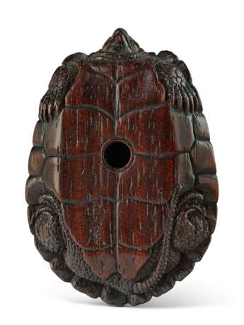 A WOOD CARVED NETSUKE OF A TORTOISE - фото 6