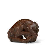 A WOOD NETSUKE OF A SHISHI CURLING UP - фото 5