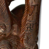 A WOOD NETSUKE OF A SHISHI CURLING UP - фото 6