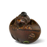 A WOOD CARVED NETSUKE OF TENGU NO TAMAGO - фото 4