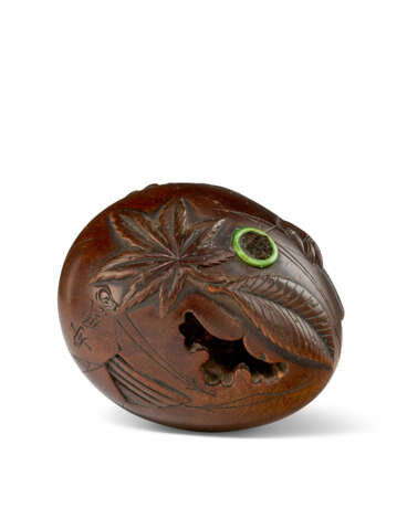 A WOOD CARVED NETSUKE OF TENGU NO TAMAGO - фото 5