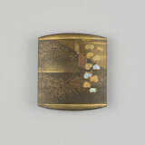 A MOTHER-OF-PEARL-INLAID LACQUER THREE-CASE INRO - photo 2