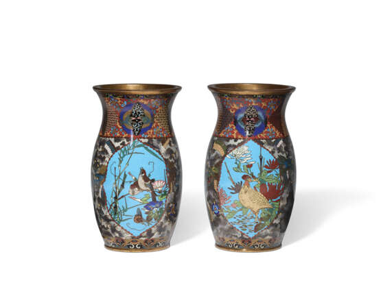 A PAIR OF CLOISONNE ENAMEL VASES WITH BIRDS - Foto 2