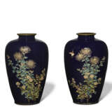 A PAIR OF SMALL CLOISONNE ENAMEL VASES WITH CHRYSANTHEMUMS - photo 1