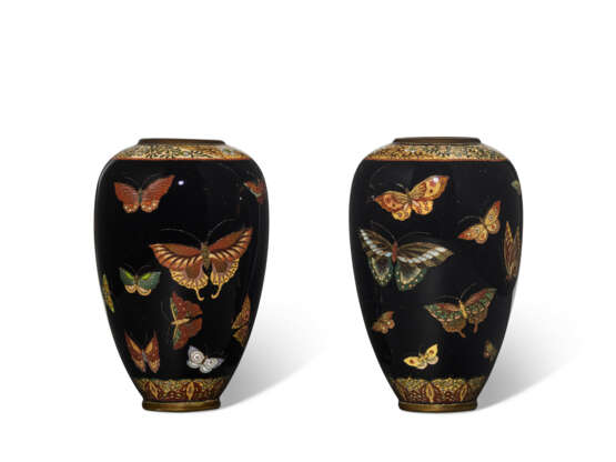 A PAIR OF SMALL CLOISONNÉ ENAMEL VASES WITH BUTTERFLIES - photo 1