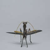 A SILVER AND GOLD ARTICULATED SCULPTURE OF PRAYING MANTIS - photo 1