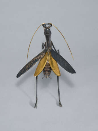 A SILVER AND GOLD ARTICULATED SCULPTURE OF PRAYING MANTIS - photo 4