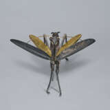 A SILVER AND GOLD ARTICULATED SCULPTURE OF PRAYING MANTIS - photo 5