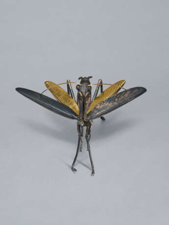 A SILVER AND GOLD ARTICULATED SCULPTURE OF PRAYING MANTIS - photo 5