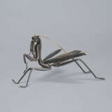 A SILVER AND GOLD ARTICULATED SCULPTURE OF PRAYING MANTIS - photo 8