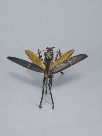 A SILVER AND GOLD ARTICULATED SCULPTURE OF PRAYING MANTIS - photo 9