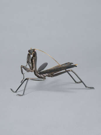 A SILVER AND GOLD ARTICULATED SCULPTURE OF PRAYING MANTIS - photo 10