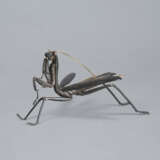 A SILVER AND GOLD ARTICULATED SCULPTURE OF PRAYING MANTIS - photo 10