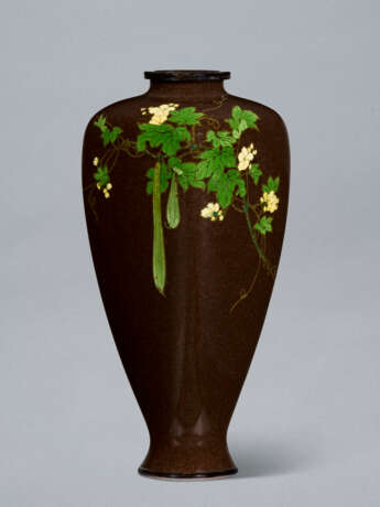 A SMALL CLOISONN&#201; ENAMEL VASE WITH CUCUMBER FLOWERS - photo 2