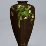 A SMALL CLOISONN&#201; ENAMEL VASE WITH CUCUMBER FLOWERS - photo 2