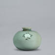 A SLIP-INLAID CELADON STONEWARE OIL BOTTLE - Auktionspreise