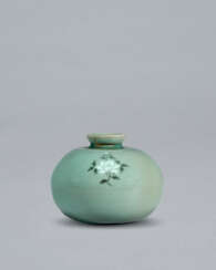 A SLIP-INLAID CELADON STONEWARE OIL BOTTLE