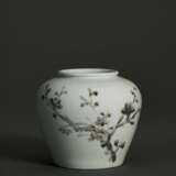 A BLUE-AND-WHITE PORCELAIN JAR - Foto 3