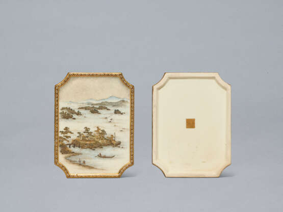 A SMALL SATSUMA BOX AND LID WITH LANDSCAPE - photo 5