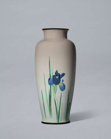 A CLOISONN&#201; ENAMEL VASES WITH IRISES - Foto 3