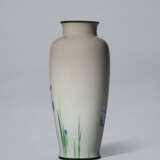 A CLOISONN&#201; ENAMEL VASES WITH IRISES - Foto 4