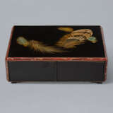 A LACQUER BOX WITH DRAWERS - фото 2