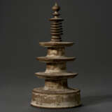 A WOOD PAGODA FROM THE SET OF `ONE MILLION PAGODAS` (HYAKUMANTO) - Foto 1