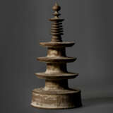 A WOOD PAGODA FROM THE SET OF `ONE MILLION PAGODAS` (HYAKUMANTO) - Foto 2