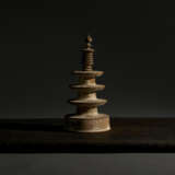 A WOOD PAGODA FROM THE SET OF `ONE MILLION PAGODAS` (HYAKUMANTO) - Foto 4