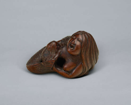 A CARVED WOOD NETSUKE OF A MERMAID HOLDING HER CHILD - photo 5