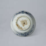 A SMALL BLUE-AND-WHITE PORCELAIN CUP - Foto 6