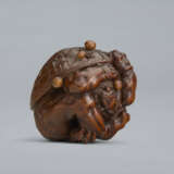 A CARVED WOOD NETSUKE OF A ONI UNDER HAT - фото 5