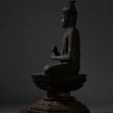 AN IMPORTANT WOOD SCULPTURE OF DAINICHI NYORAI (MAHAVAIROCANA) - Foto 5