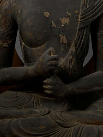 AN IMPORTANT WOOD SCULPTURE OF DAINICHI NYORAI (MAHAVAIROCANA) - Foto 13