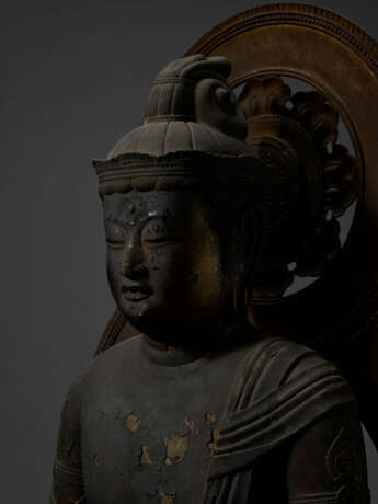 AN IMPORTANT WOOD SCULPTURE OF DAINICHI NYORAI (MAHAVAIROCANA) - Foto 14