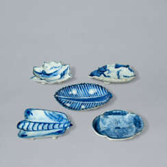 A GROUP OF FIVE BLUE AND WHITE KOSOMETSUKE DISHES IN VARIOUS SHAPES