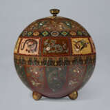 A LARGE CLOISONN&#201; ENAMEL GLOBULAR JAR AND LID - Foto 4