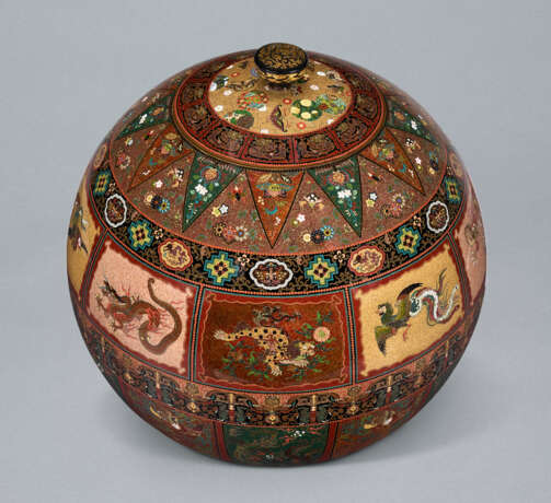 A LARGE CLOISONN&#201; ENAMEL GLOBULAR JAR AND LID - Foto 6