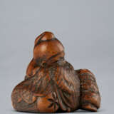 A CARVED NETSUKE OF ROSEI (LU SHENG) IN HIS DREAM - Foto 4