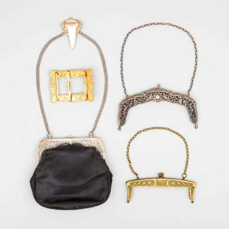 Silbermontierte Geldtasche zur Tracht mit Gürtelschnalle und Tascheneinfassungen 19. Jahrhundert. - Foto 4