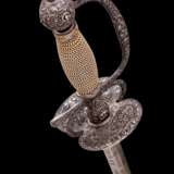 Eisengeschnittener Degen mit ganzflächig geätzter Klinge, Frankreich um 1690-1700. - photo 2